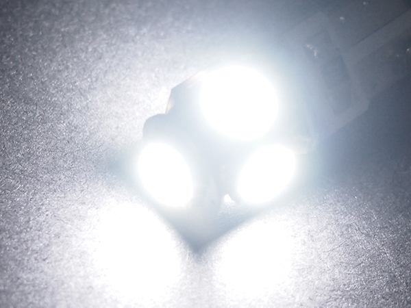 【11y-　エクスプローラースモールランプ&ナンバー灯におすすめ!】T10 LED BULBS(5SMD/3chip/キャンセラー/ホワイト) 2SET